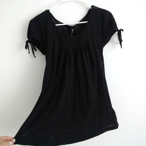 woman's black shirt